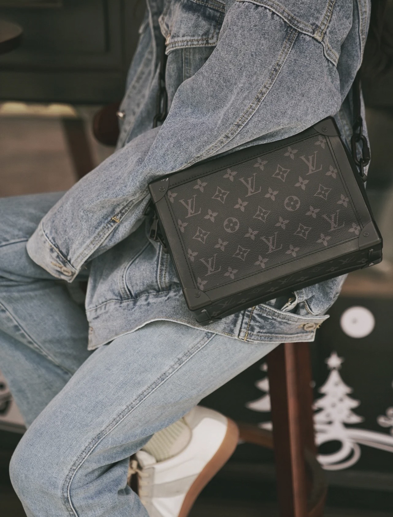 LV164483 men's and women's bag