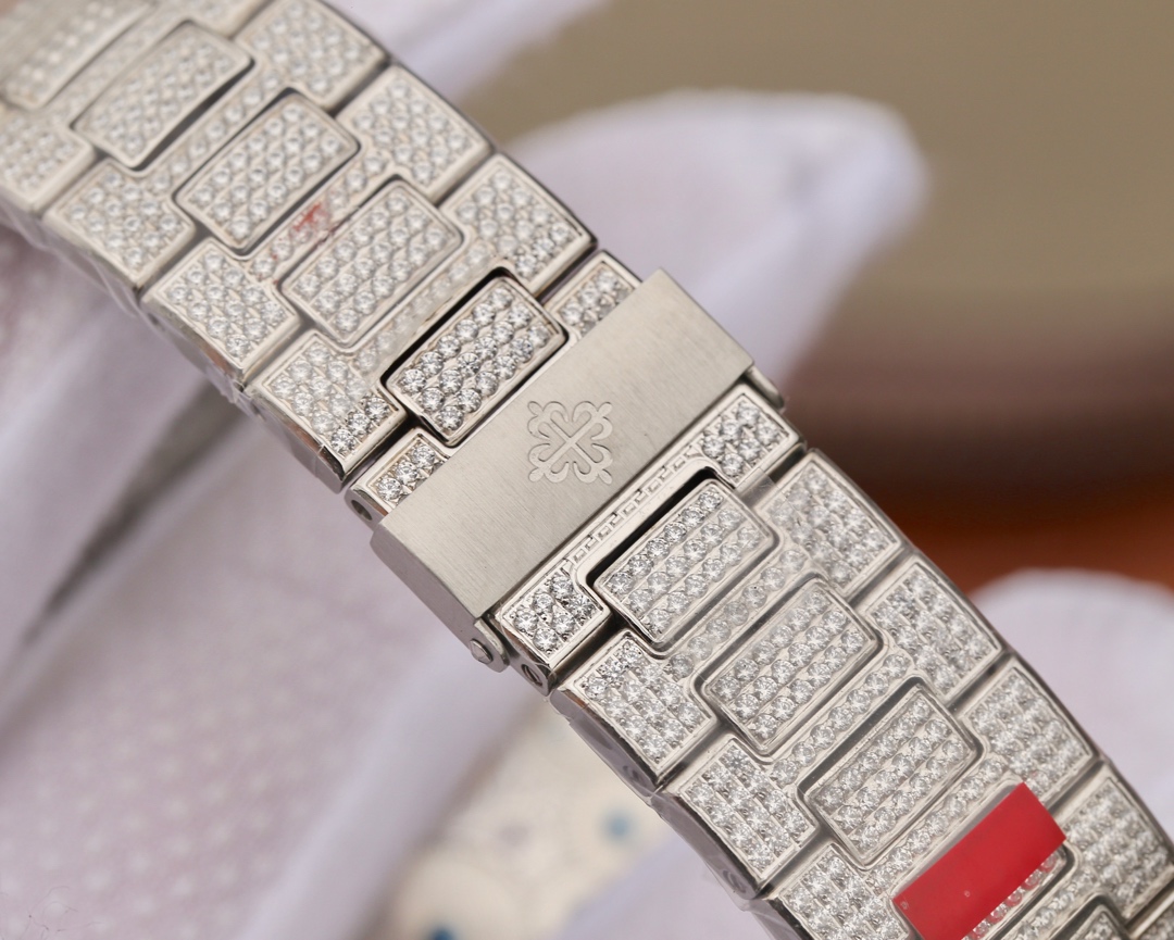 The unique and charming design of the Patek Philippe Starry Tourbillon Watch