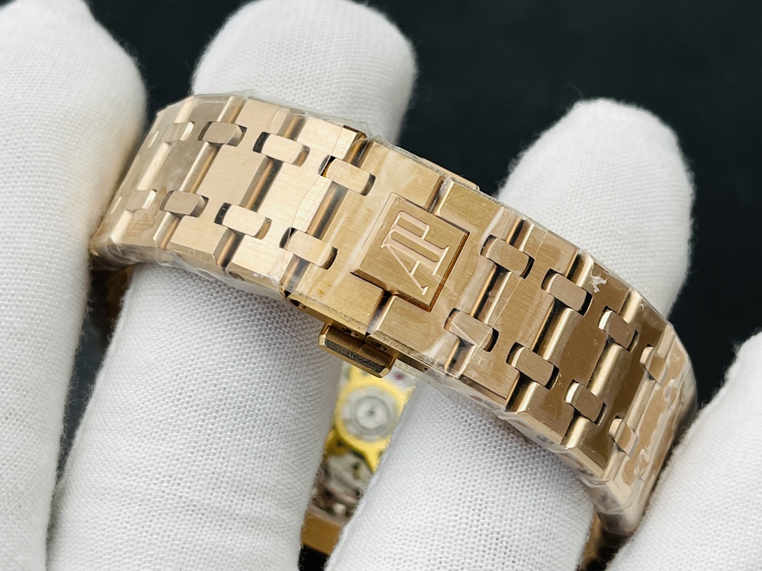 The Royal Oak 15500 is the pinnacle of steel watches