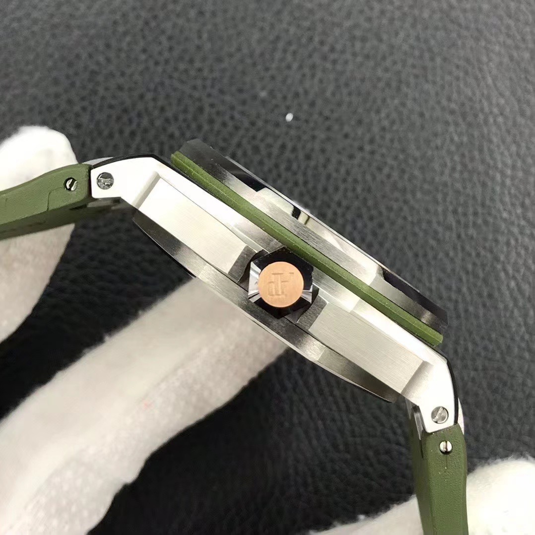 Audemars Piguet diving watch - new Audemars Piguet 15720! Watch size 42mmX14.2!