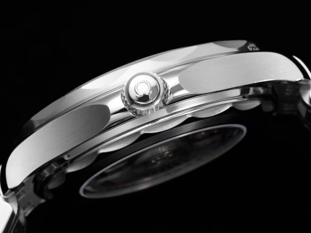 Omega SEAMASTER Seamaster Planet Ocean 300m 300m Coaxial Master Chronometer 42mm