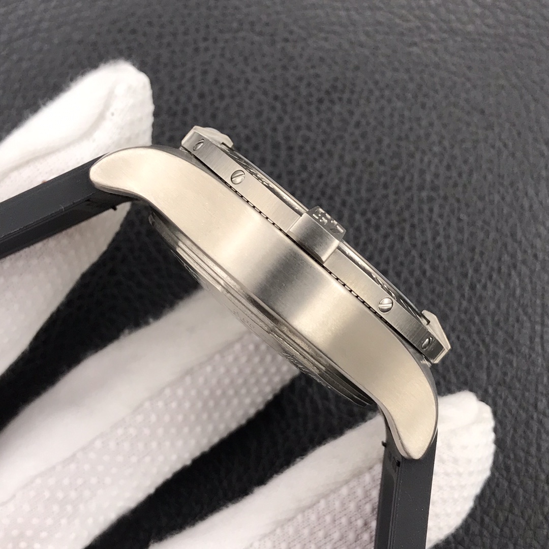 Breitling's new watch BREITLING AVENGER BANDIT