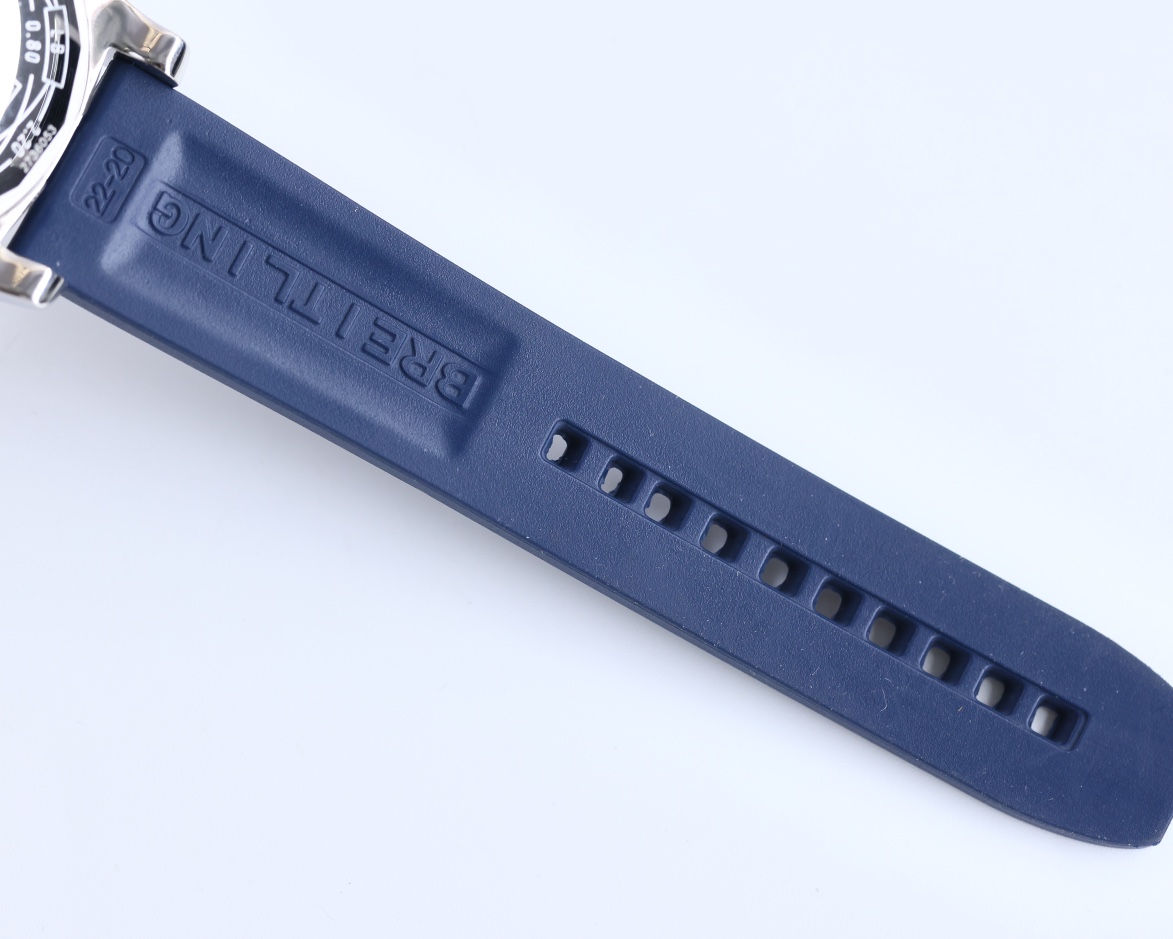 Breitling Avenger Chronograph 43