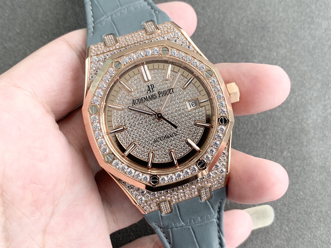 Audemars Piguet Royal Oak series 15402OR.ZZ.D003CR.01 Gypsophila watch.