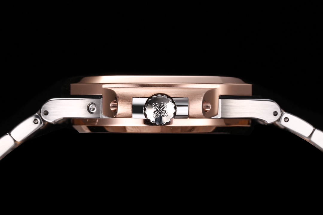 Patek Philippe Nautilus 5712/1A-001 multi-function watch