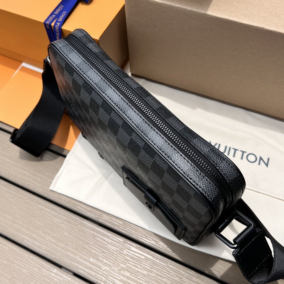 LV164463 men's bag