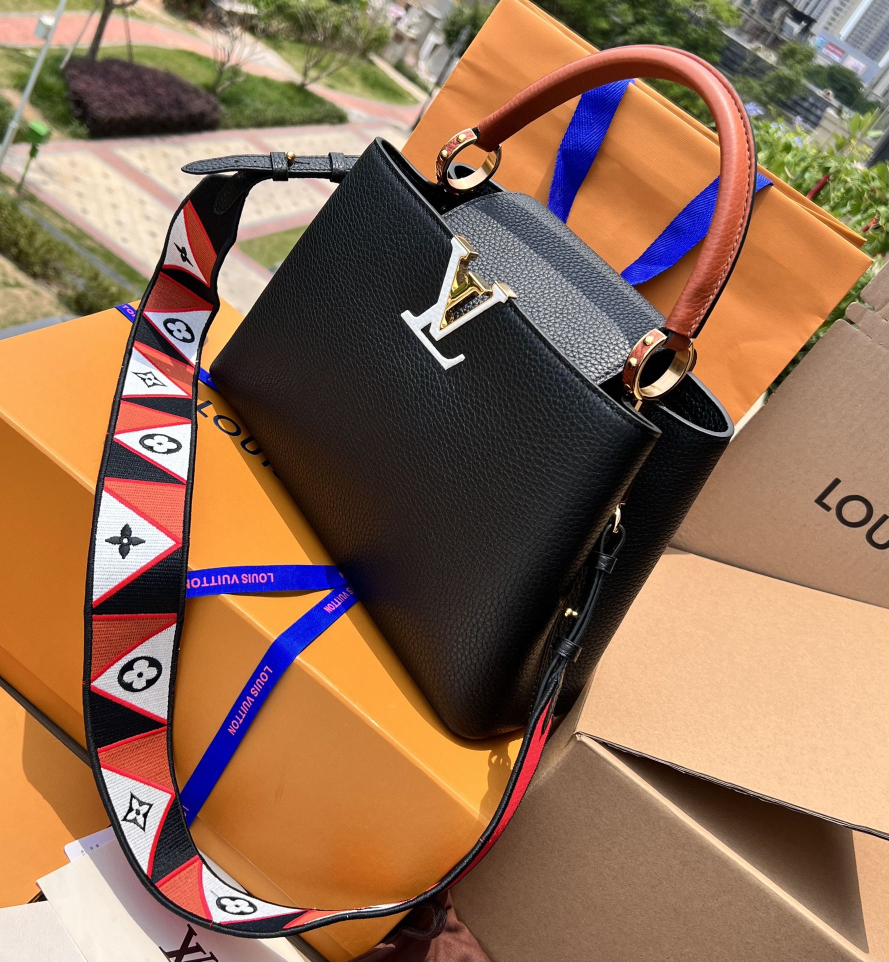 LV164832 bag