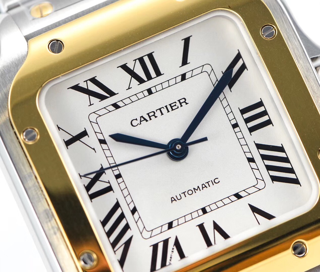 Cartier's new Santos case: 316 material dial