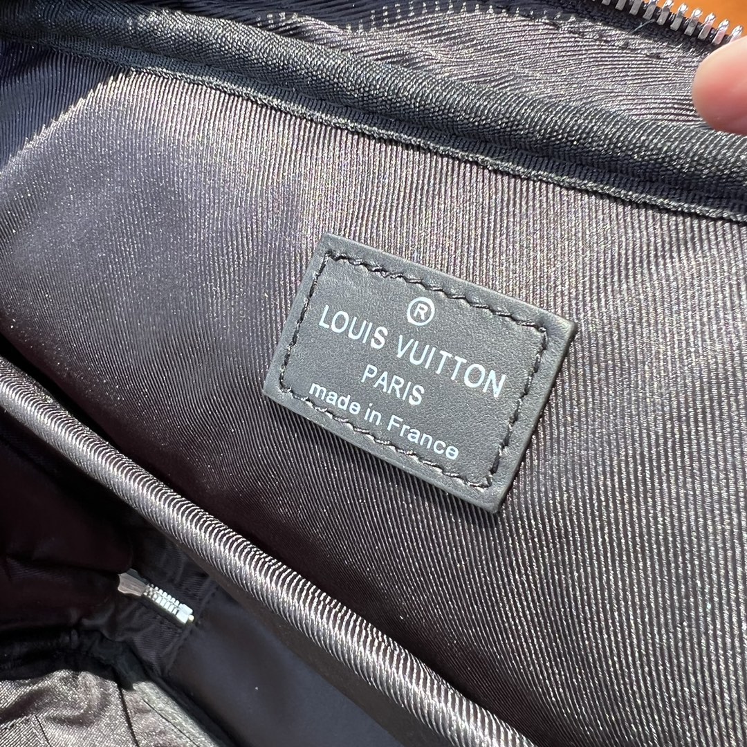 LV164409 men's bag