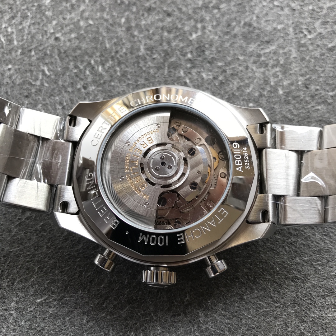 The Breitling Pilot 8 series is shipped, carrying the 7750 movement,