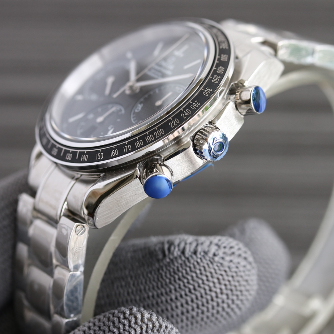 Omega Speedmaster series 326.32.40.50.06.001 multi-function chronograph watch.