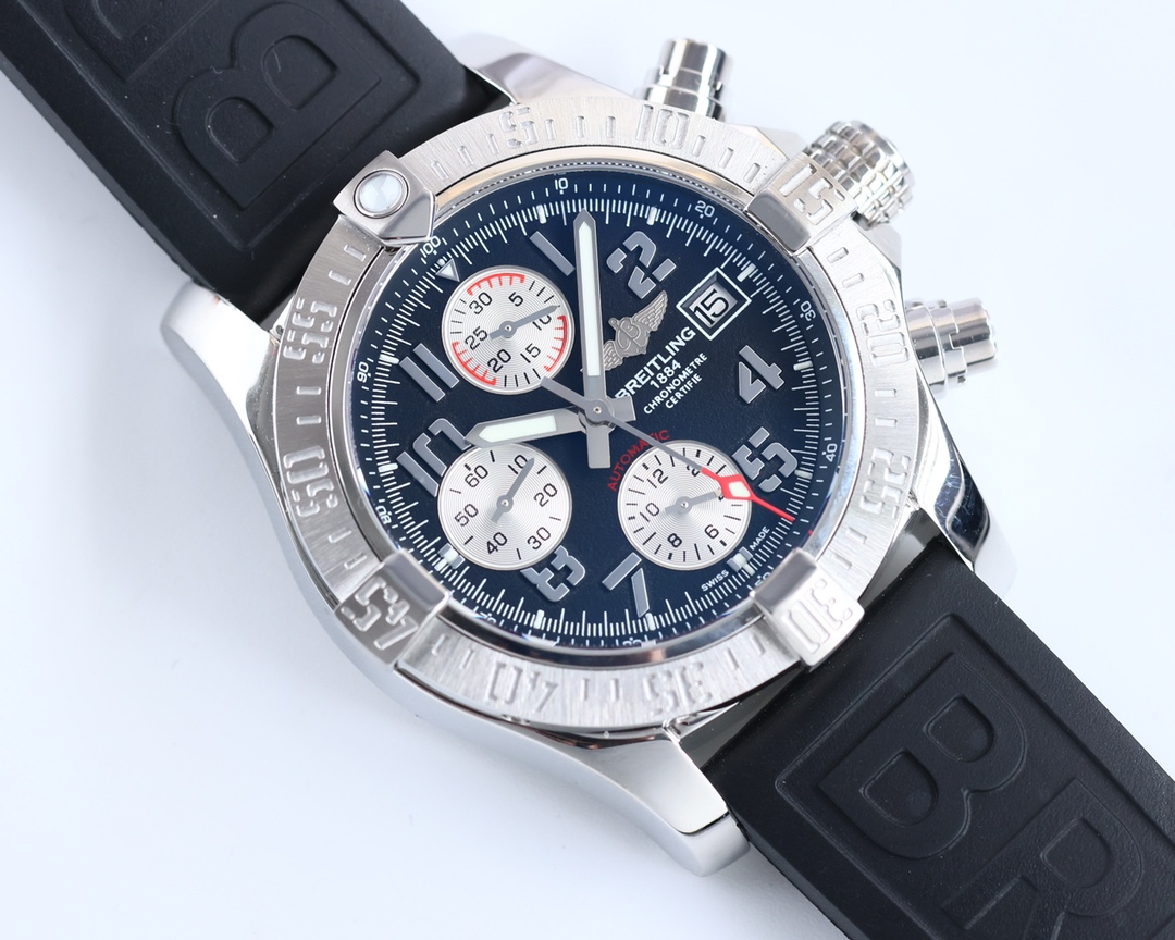 Breitling Avenger Chronograph 43