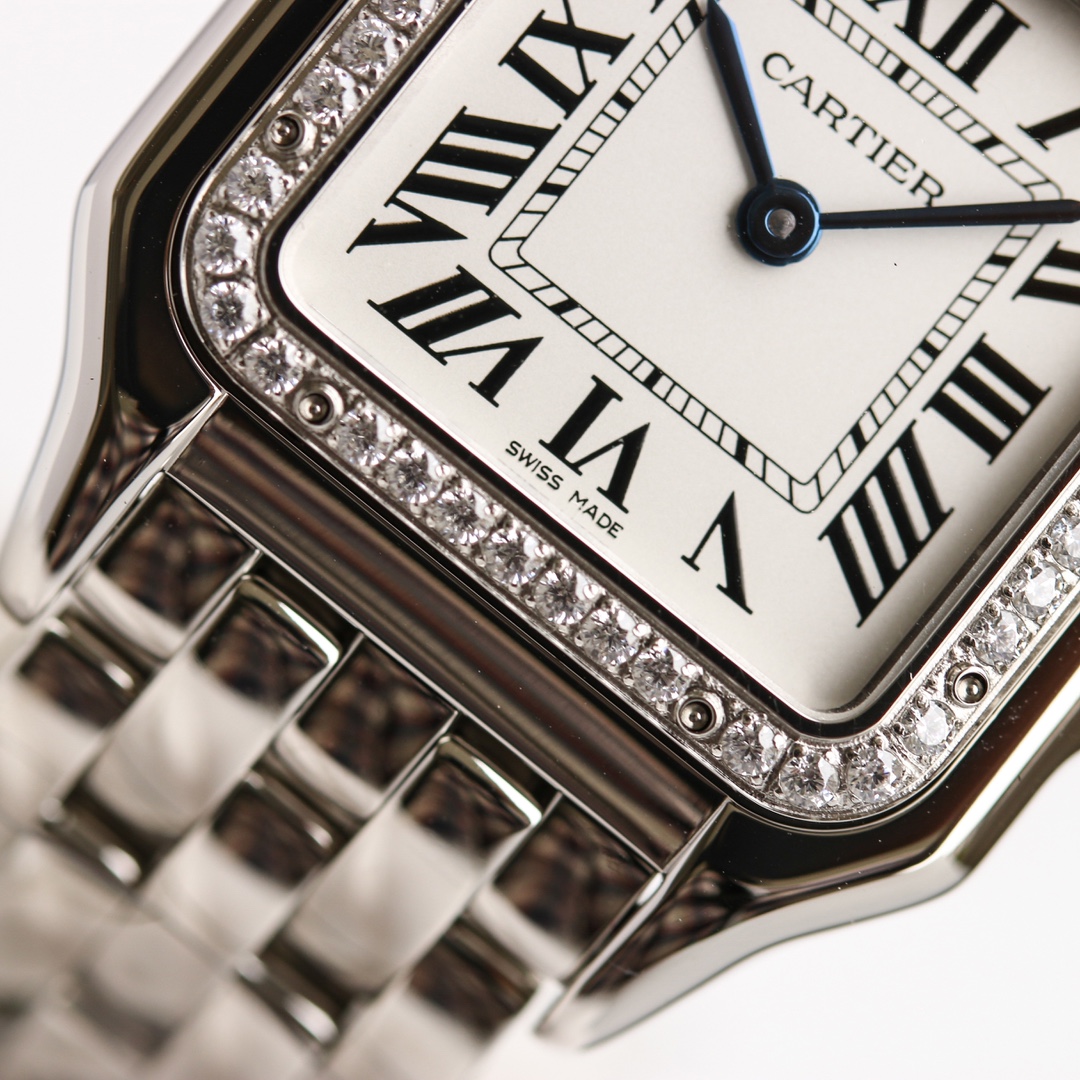 Cartier cheetah Panthère de Cartier.