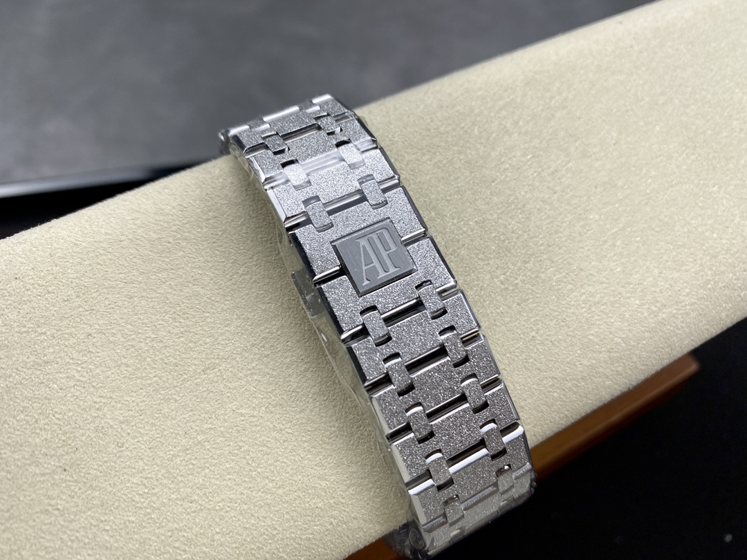 Audemars Piguet Frost Gold 15410