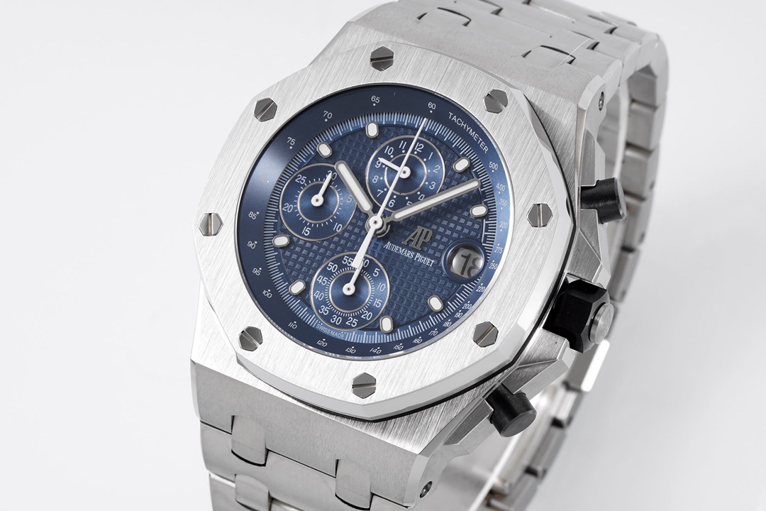 Audemars Piguet Royal Oak Offshore 262238 series 42mm watch,