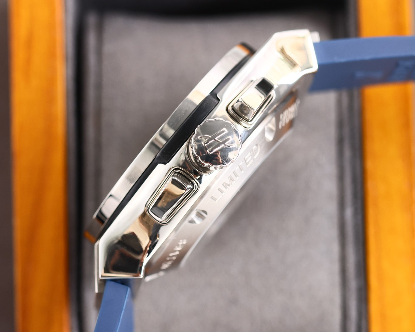 HUBLOT BIG BANG soul series MECA-10 16820 watch