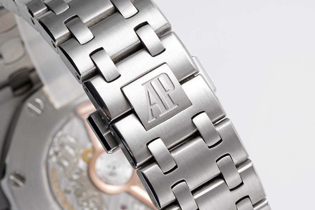 Audemars Piguet Royal Oak Offshore 262238 series 42mm watch,