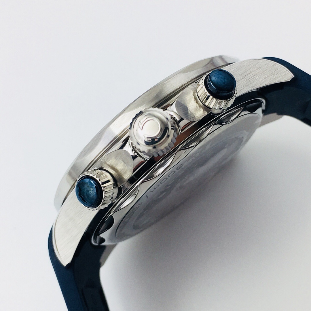 OMEGA's new Seamaster 300M series multi-functional men's watch! Details: