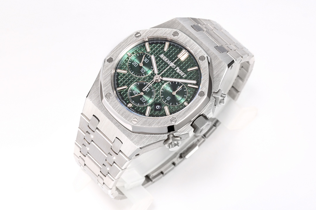 The new 26240 chronograph in the Audemars Piguet Royal Oak series