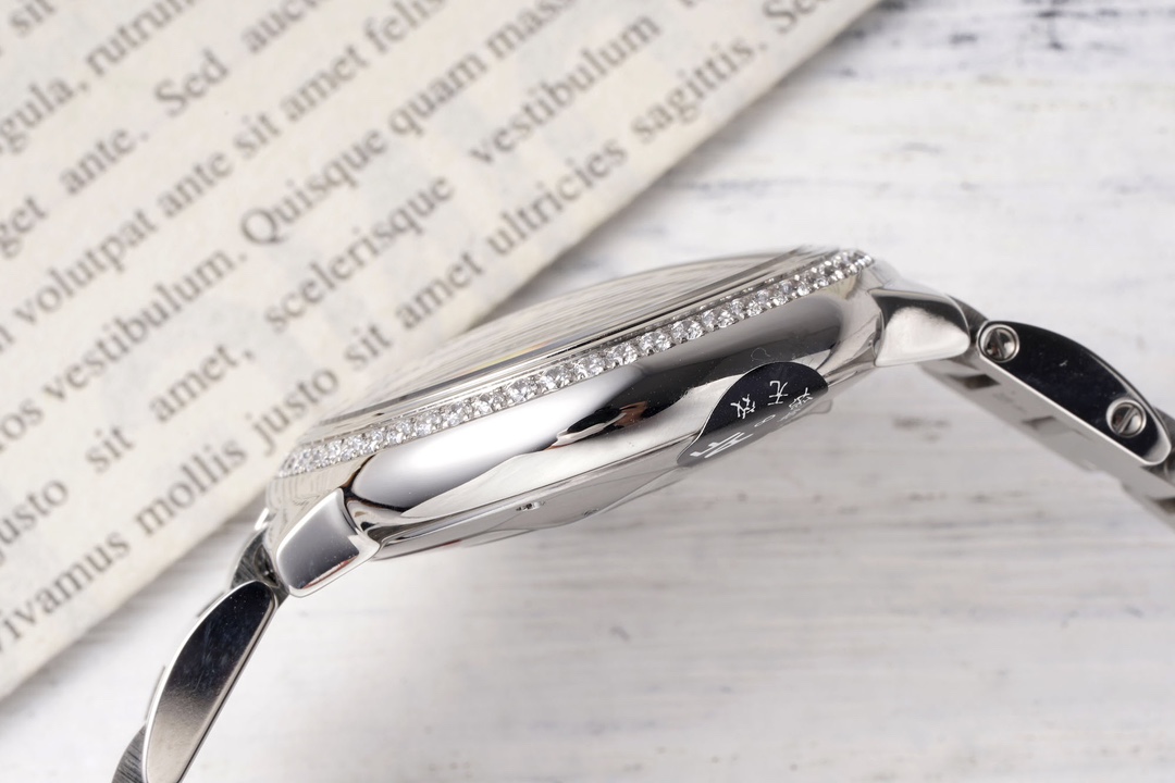 Cartier 33mm blue balloon series watch