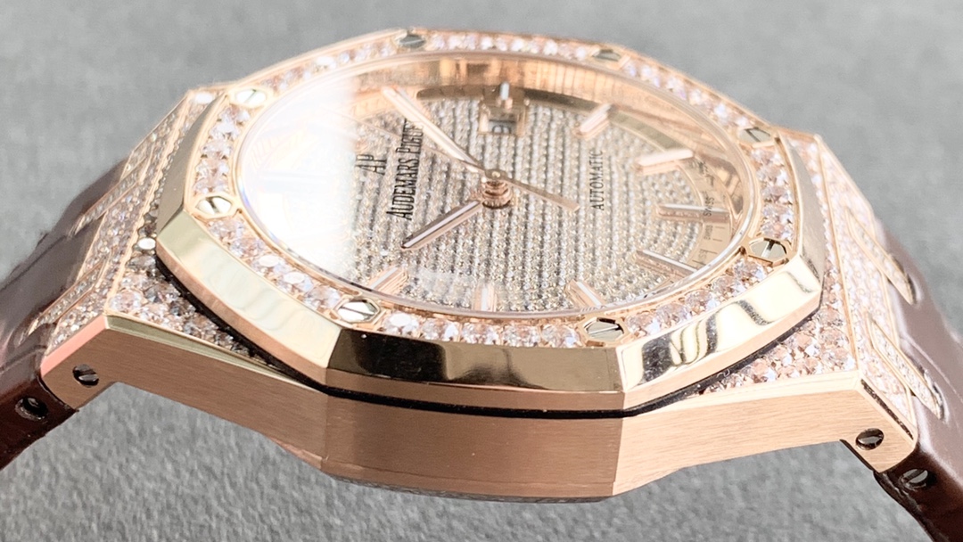 Audemars Piguet Royal Oak series 15402OR.ZZ.D003CR.01 Gypsophila watch.