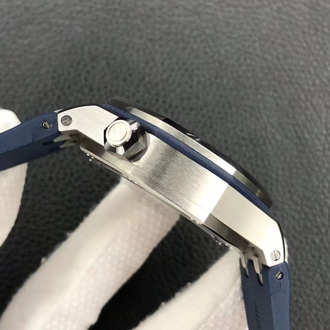 Audemars Piguet diving watch - new Audemars Piguet 15720! Watch size 42mmX14.2!