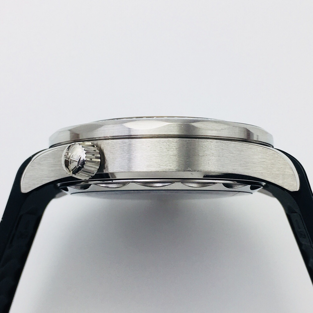 OMEGA's new Seamaster 300M series multi-functional men's watch! Details: