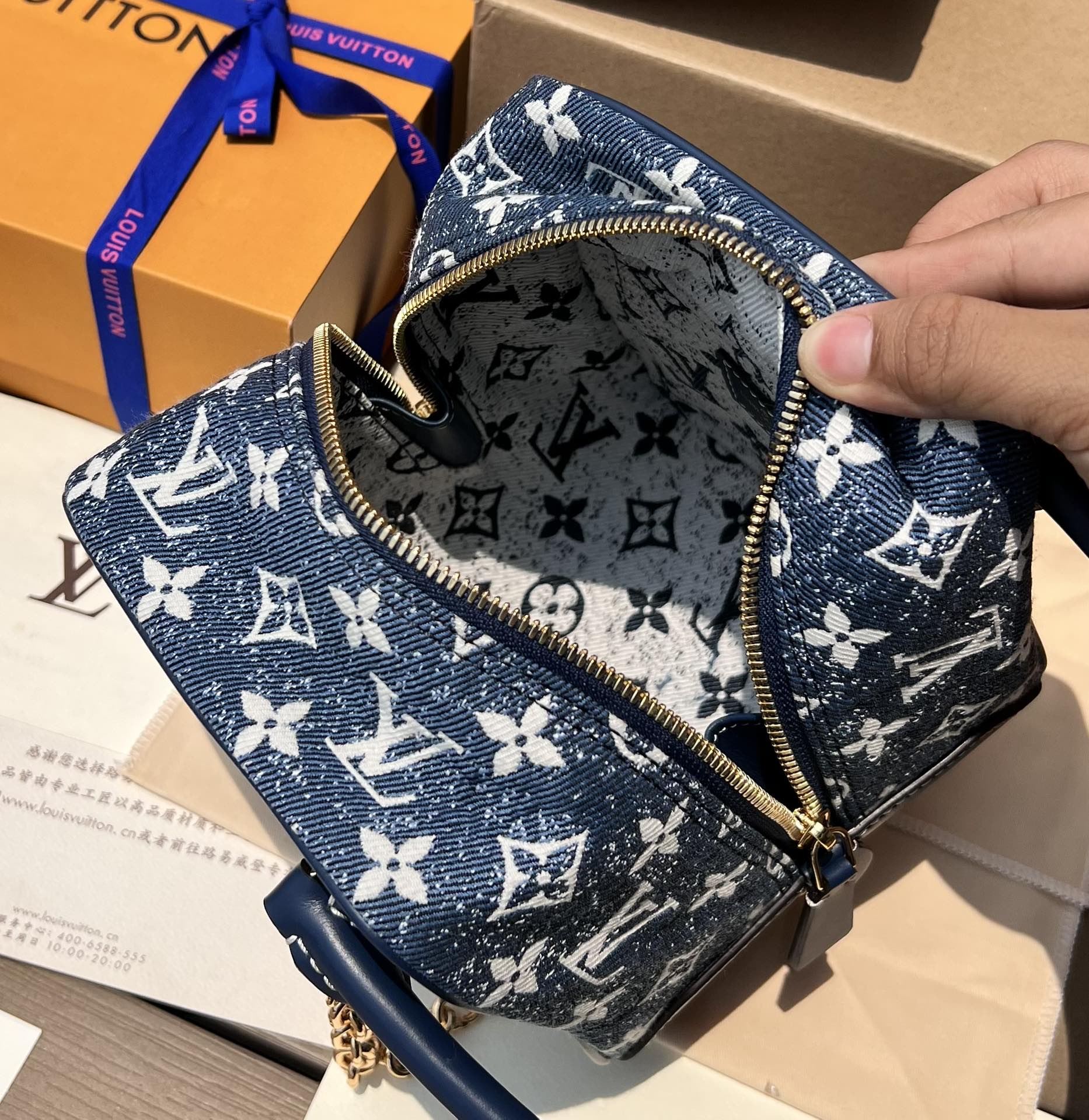 LV164885 denim bag