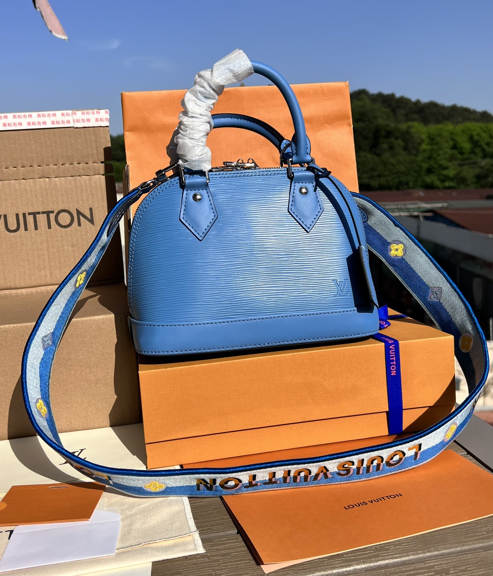 LV163284 bag