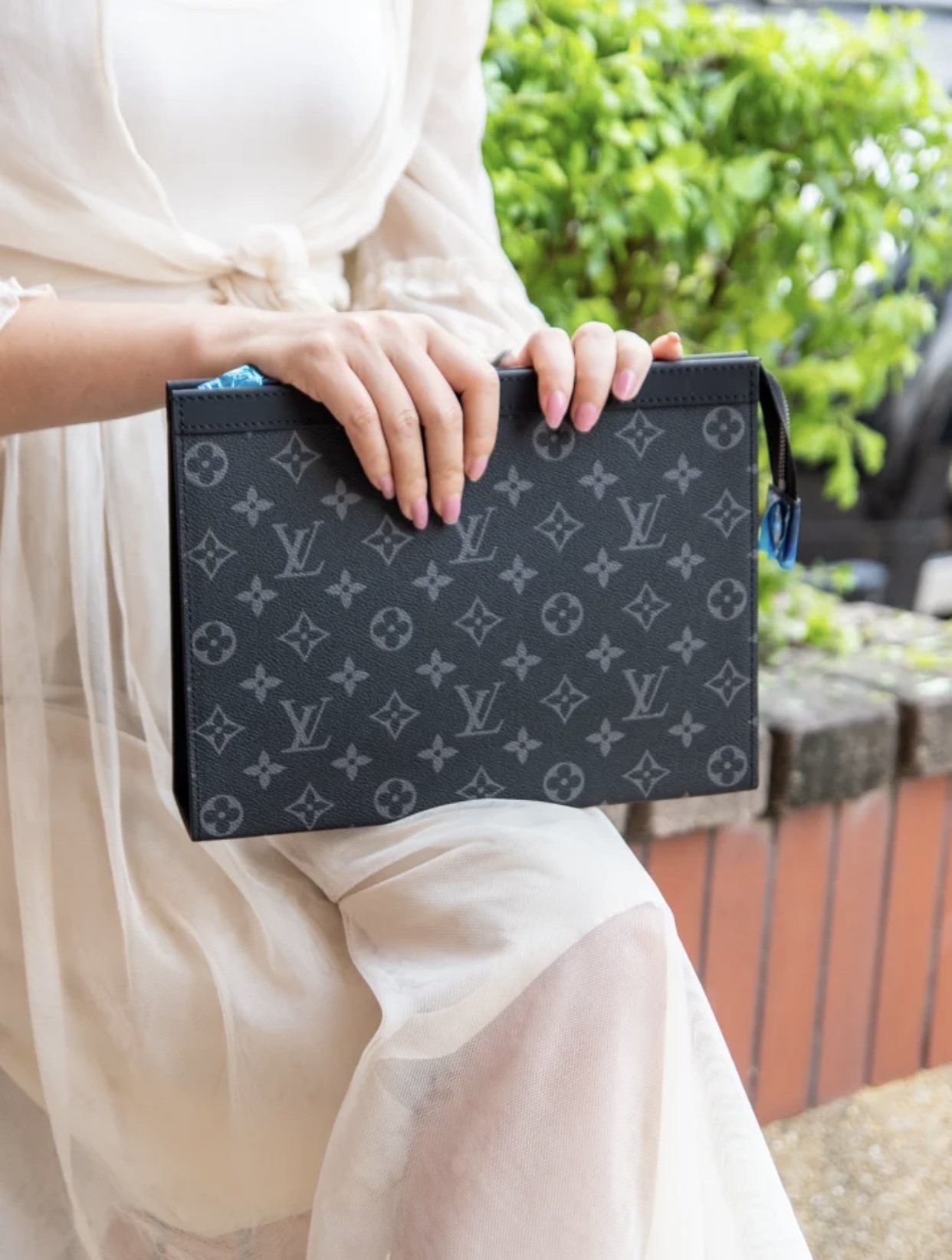 LV164247 clutch bag