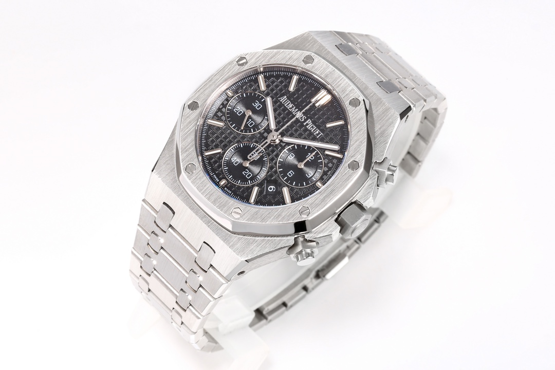 The new 26240 chronograph in the Audemars Piguet Royal Oak series