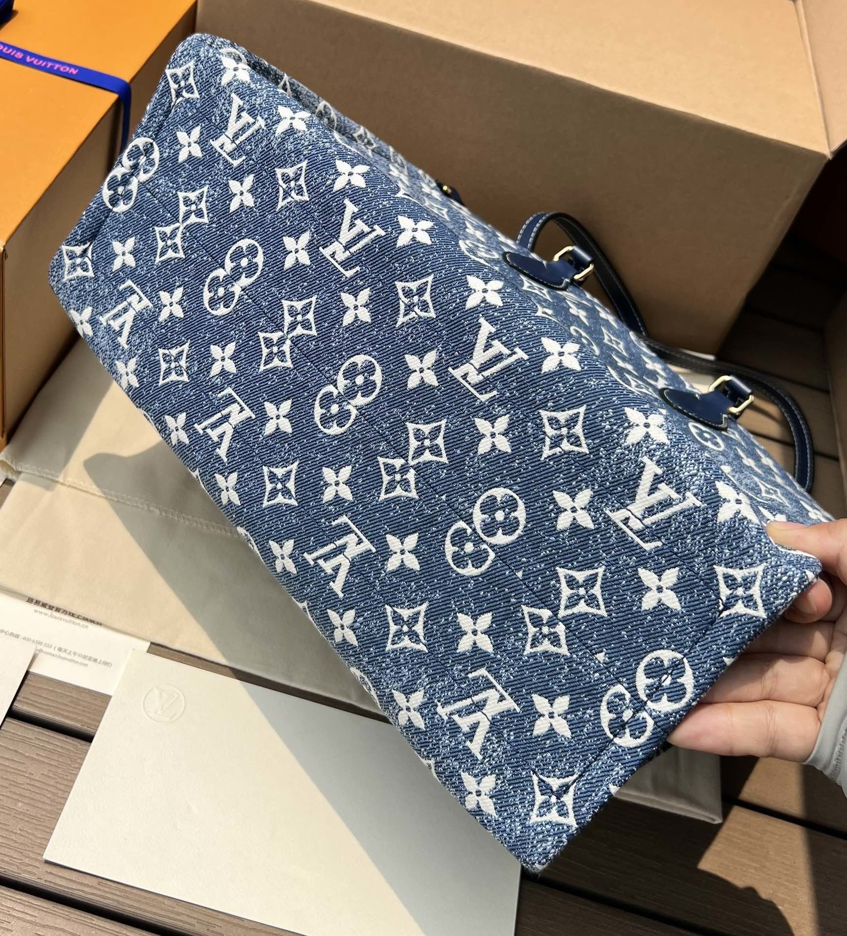 LV 164169 bag