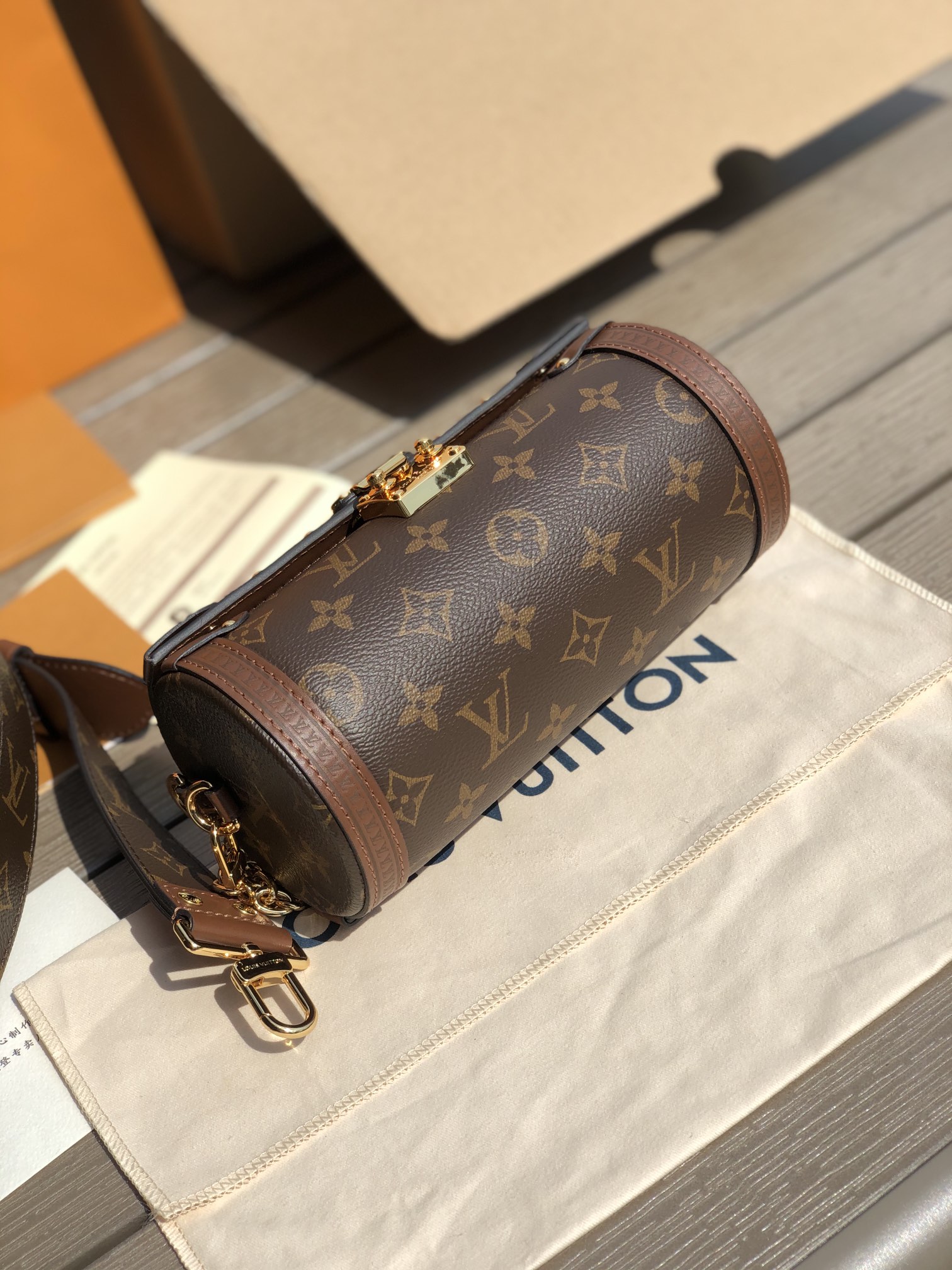 LV164768 bag