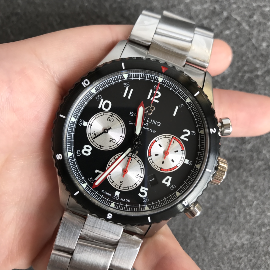 The Breitling Pilot 8 series is shipped, carrying the 7750 movement,