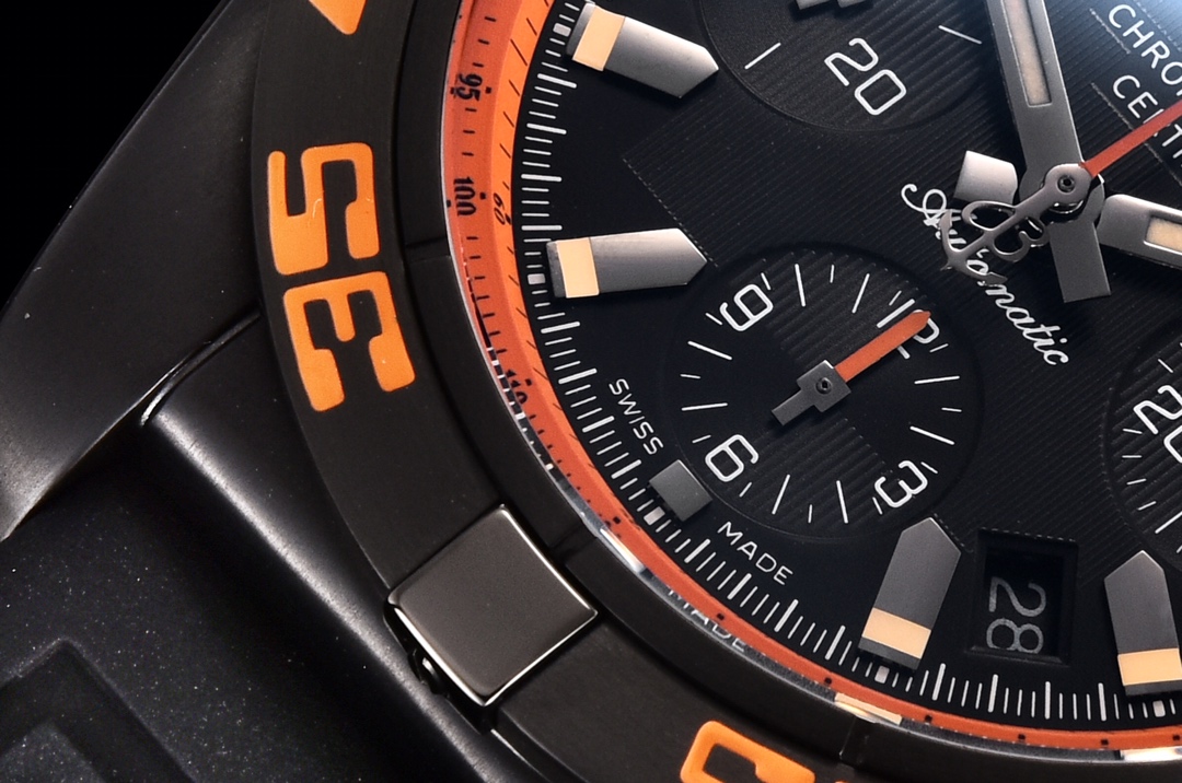 Breitling Ultimate Chronograph (Chronomat 44 Raven)