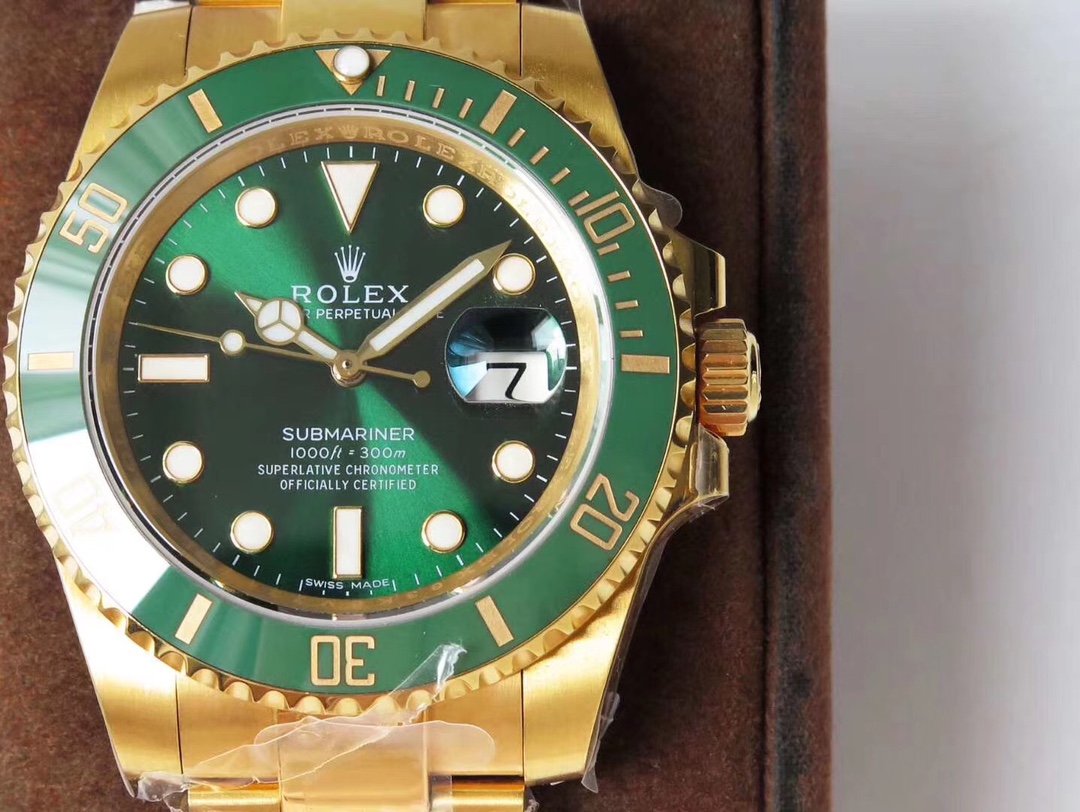 Rolex Submariner gold-packed full range!