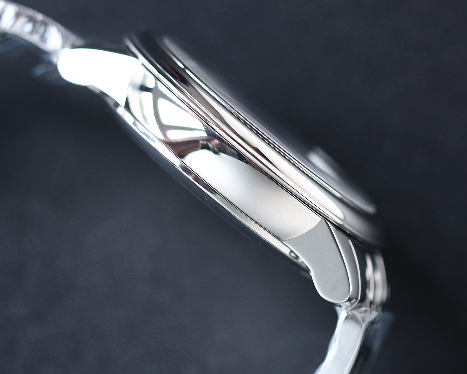 Omega De Ville Series 424.10.33.20.55.002 Movement: I have a Haiou 2892 movement, which