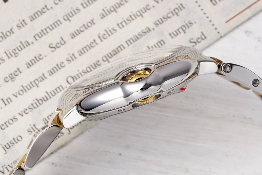 Cartier 33mm blue balloon series watch