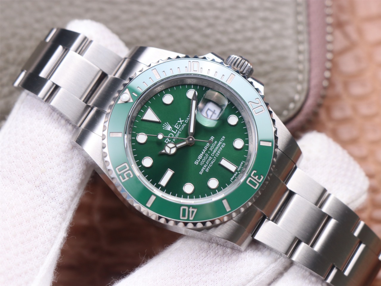 The bezel of the Rolex Submariner V11 version of the Green Water Ghost 116610LV
