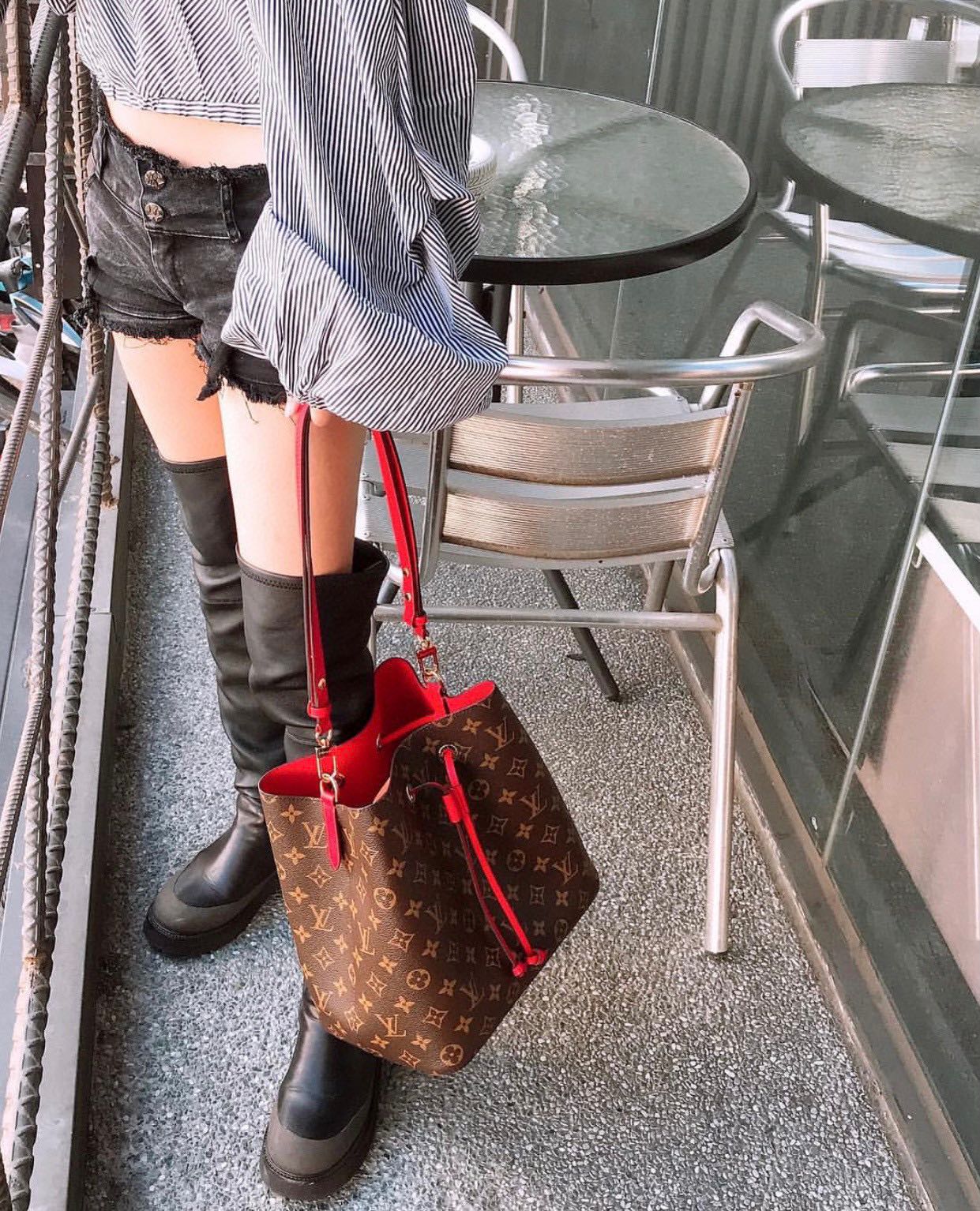 LV 163882 bag