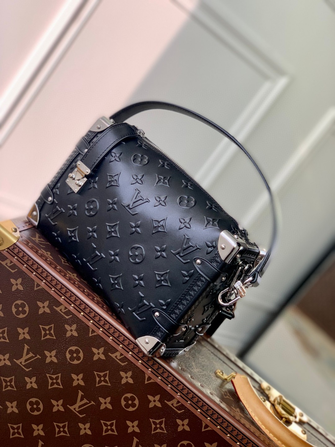 LV M21709 bag