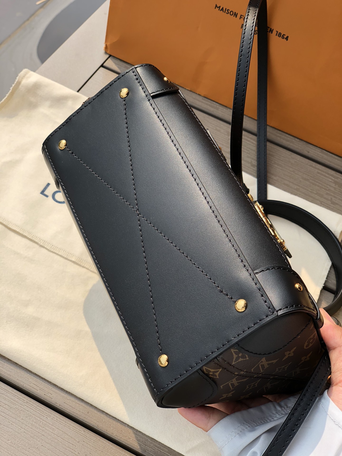 LV164755 bag