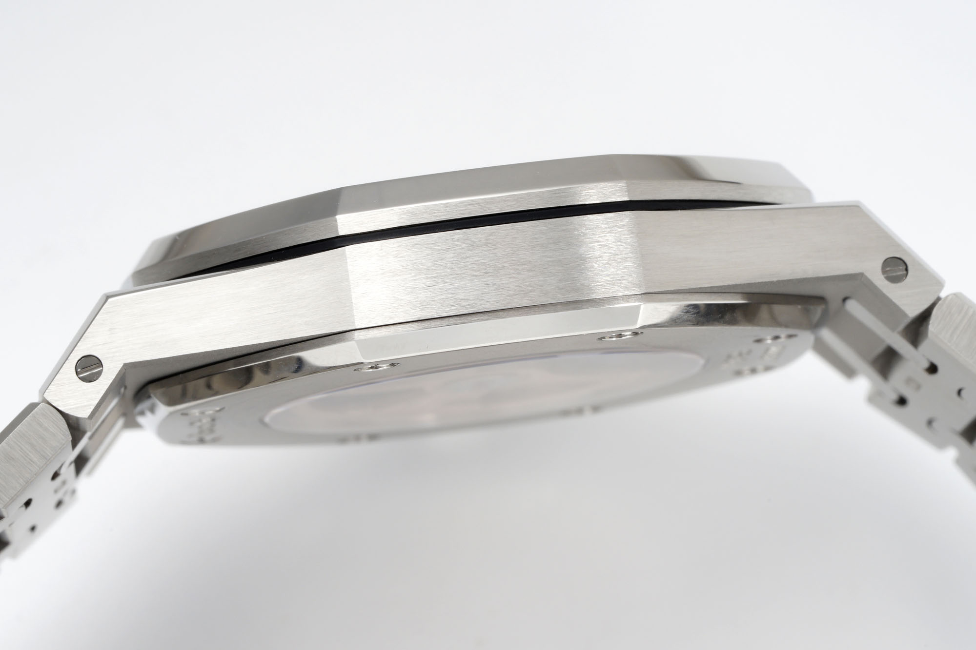 Audemars Piguet Royal Oak Offshore 15407ST.OO.1220ST.01 men's mechanical watch