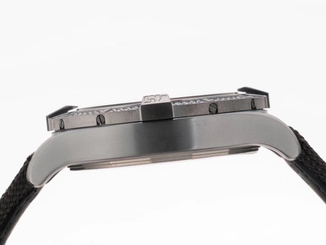 Breitling Avenger Blackbird V2 upgraded version with