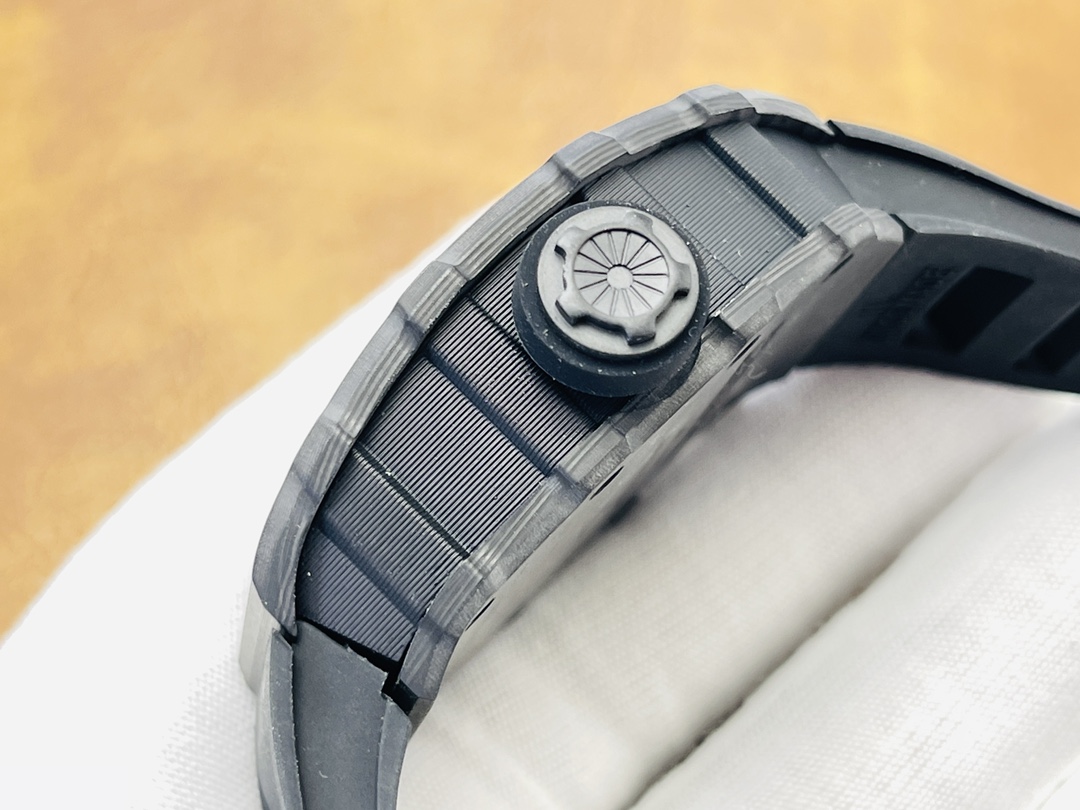 Chad Mille 35-03 blue watch is a watch