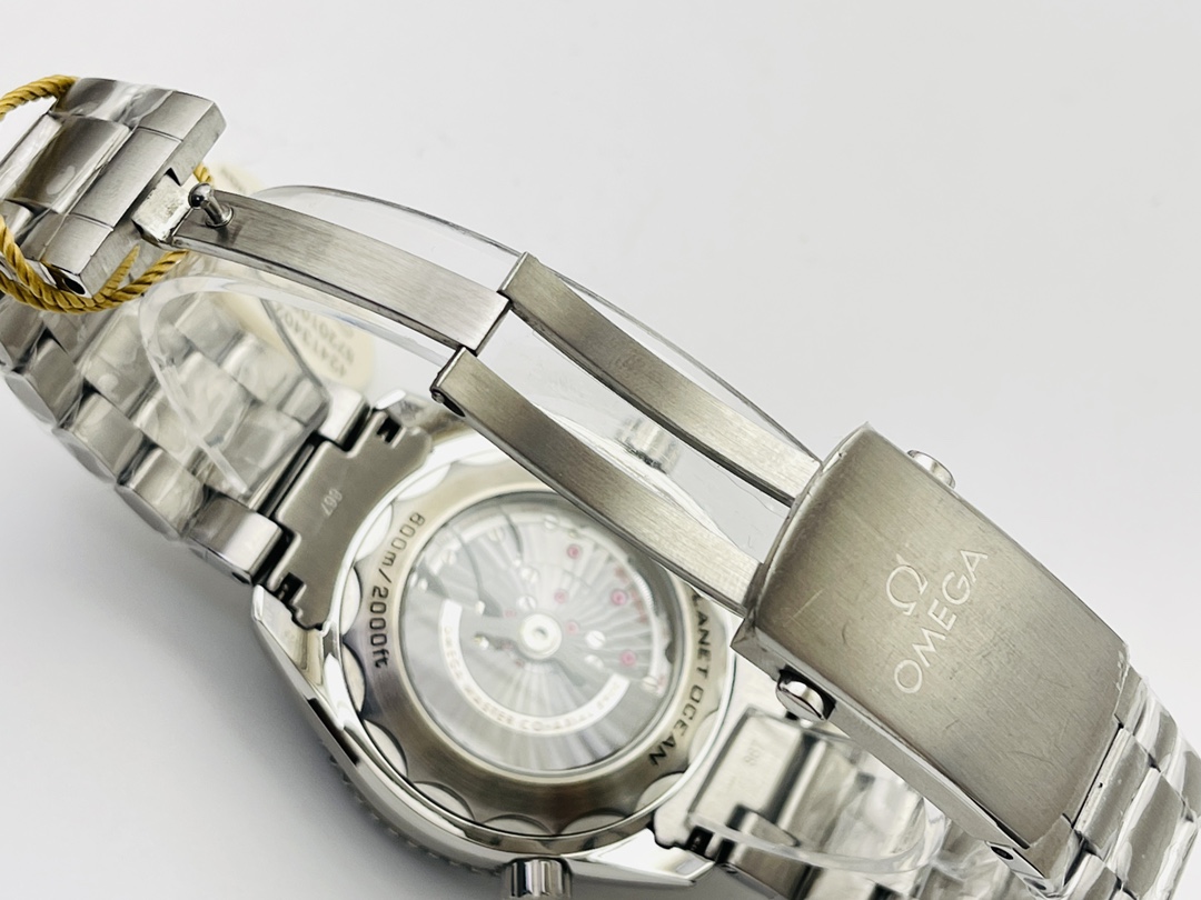 Omega Omega Seamaster Series 600-meter Diving Men's Watch!