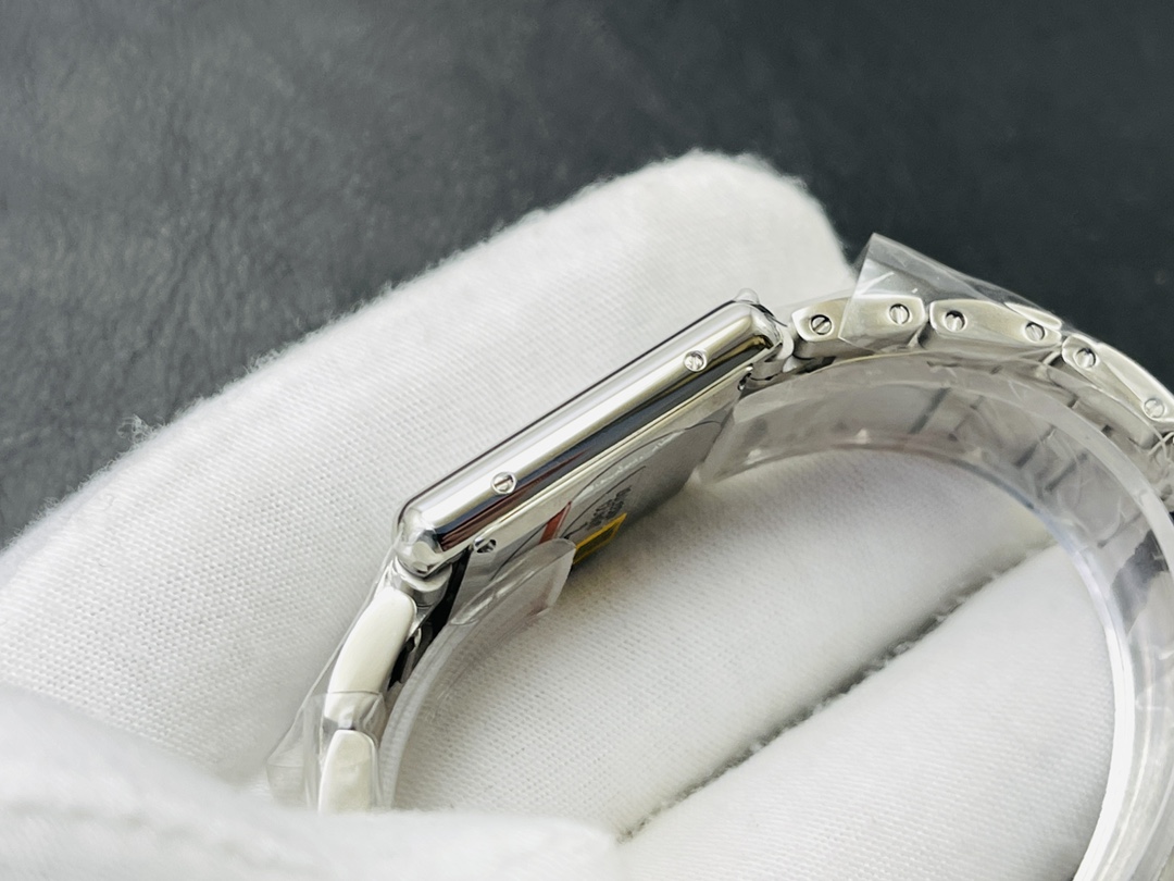 Cartier tank must de means that you must have a piece of Cartier.