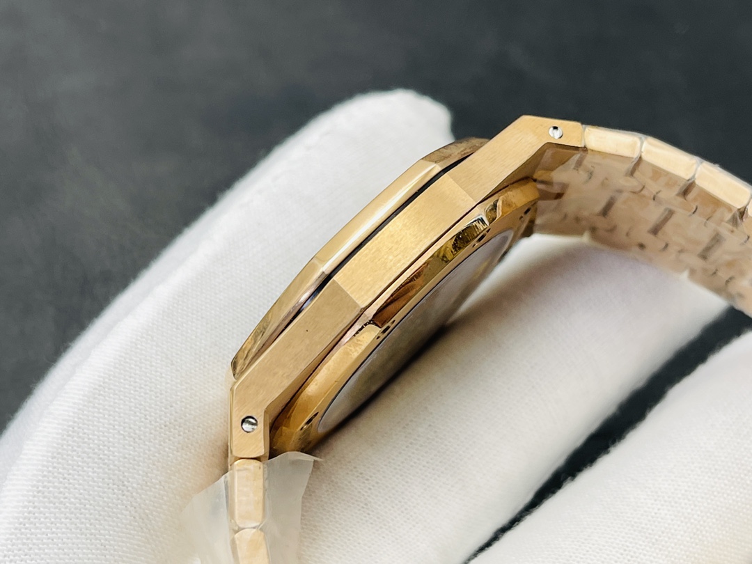 The Royal Oak 15500 is the pinnacle of steel watches