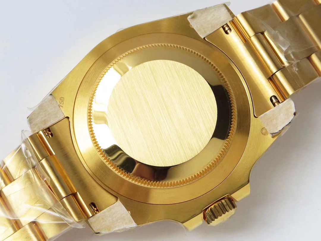 Rolex Submariner gold-packed full range!