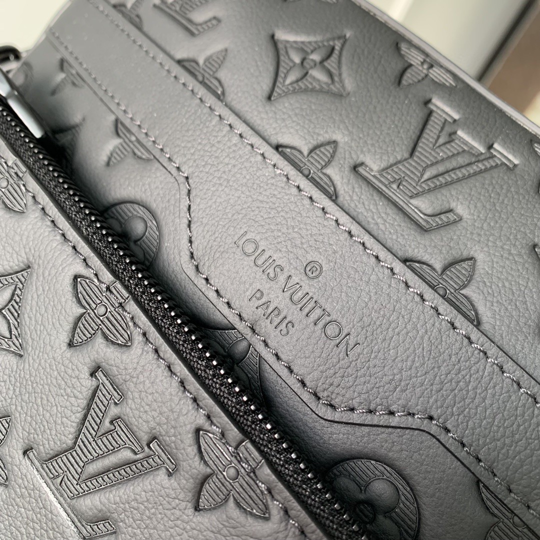 LV M46602 bag